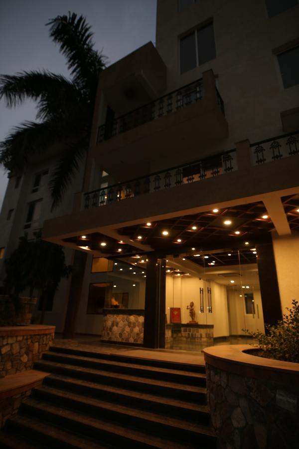 Holy River Hotel Rishīkesh Exterior foto